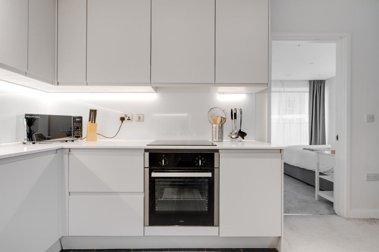Apartment 3 Bed Luxury Spacious With Pool *