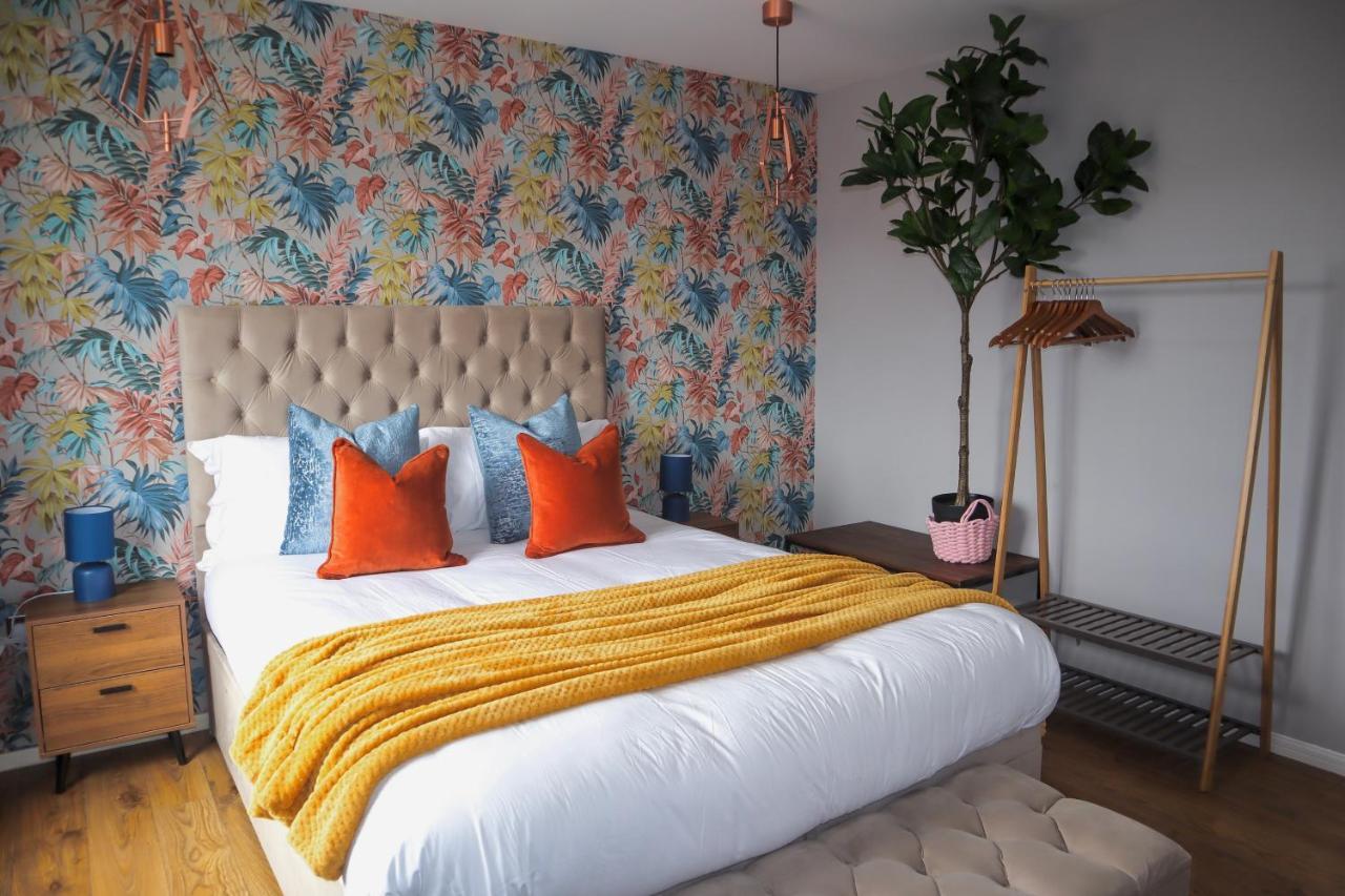 Stylish House For 9 With Patio Vakantiehuis