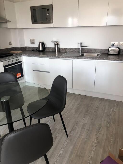 Apartment 3 Bedroom Free Parking