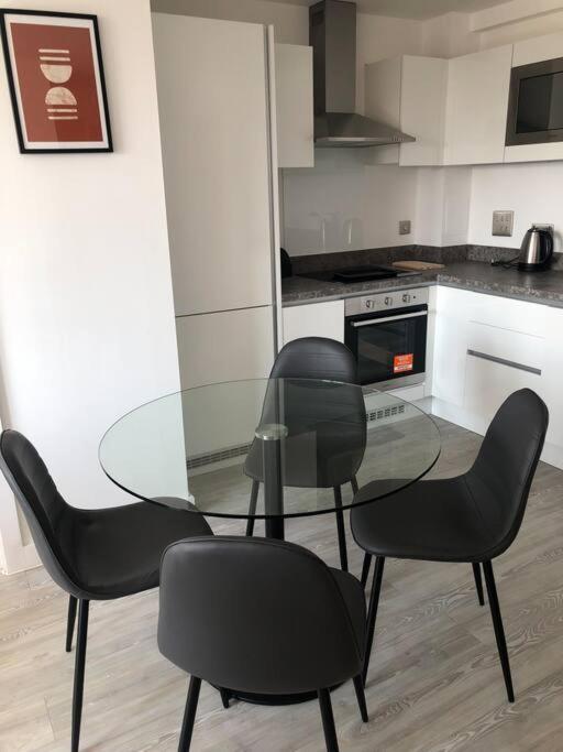 3 Bedroom Free Parking Apartment
