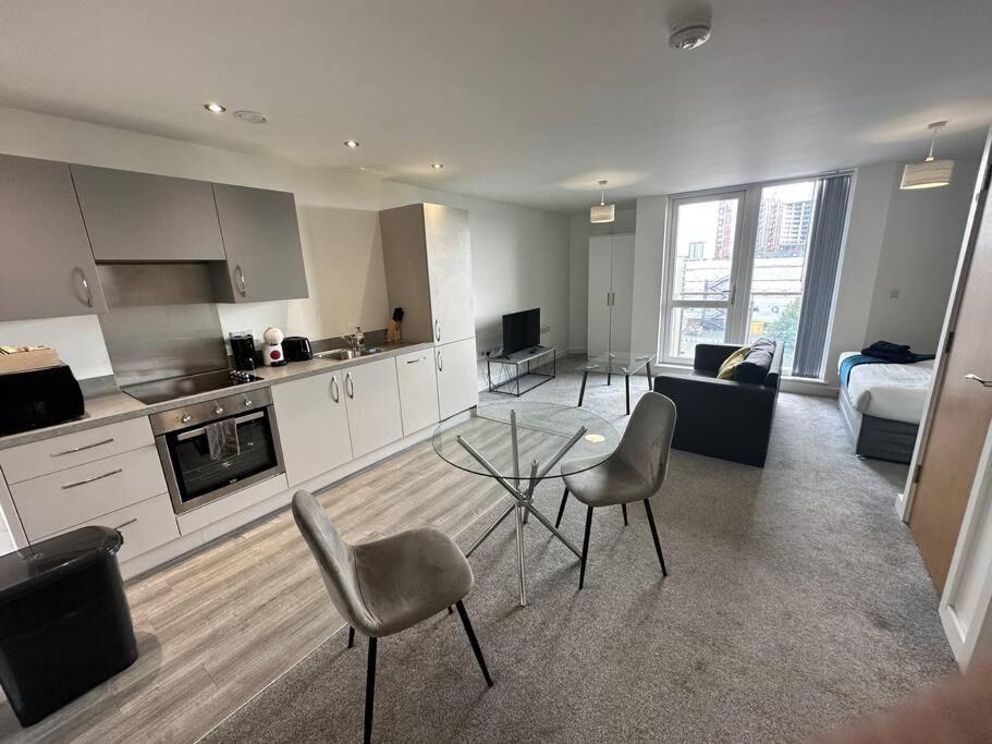 Apartment Fab, Spacious Studio+balcony Mcr Manchester
