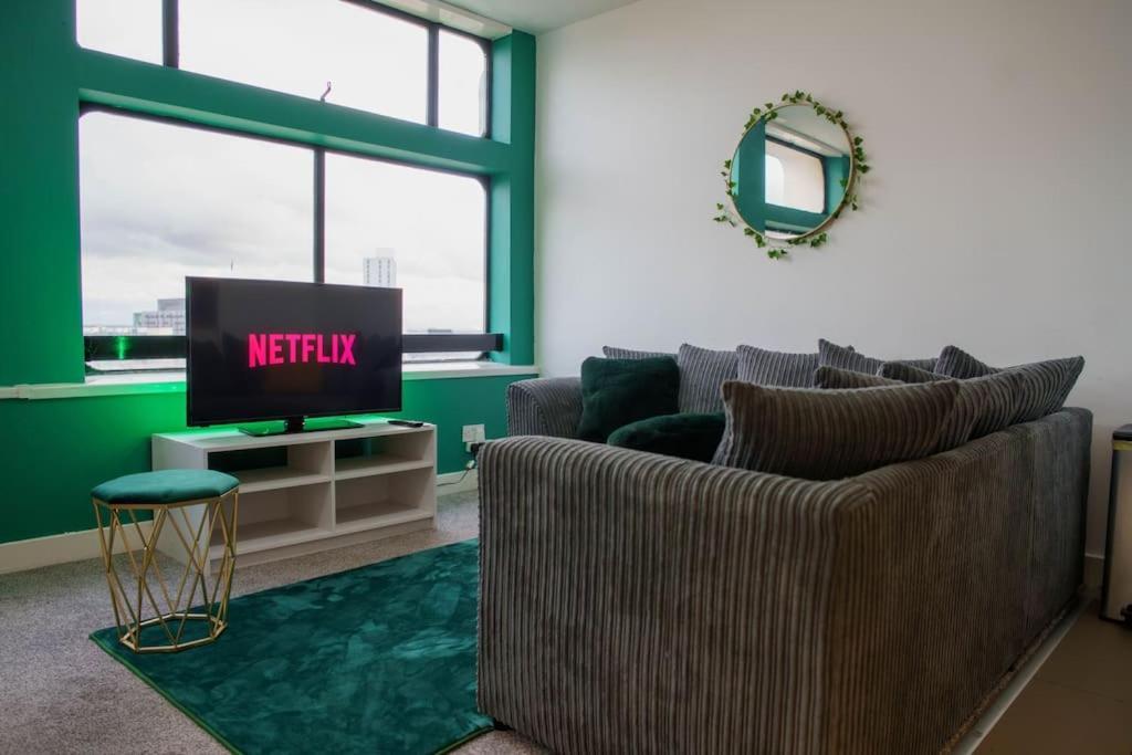 Centre Apartment, Skyline View *