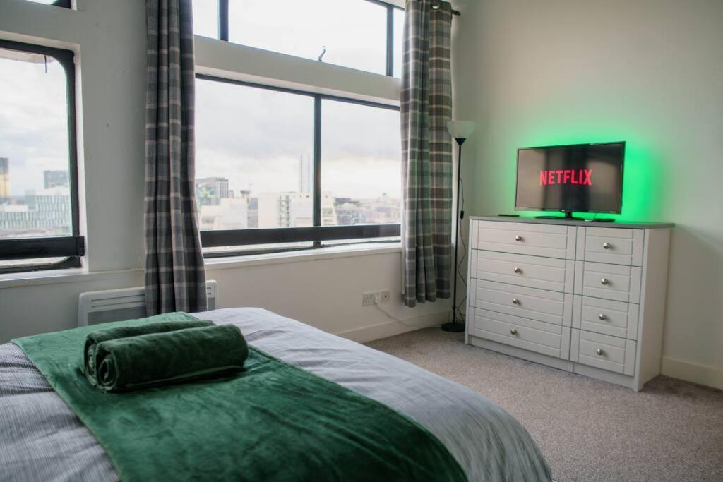 Centre Apartment, Skyline View
