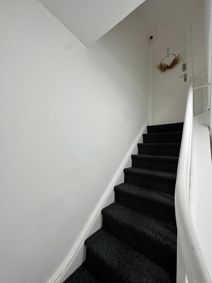 Lovely 2 Bedroom In Close To Centre And Stadium #1 Apartment