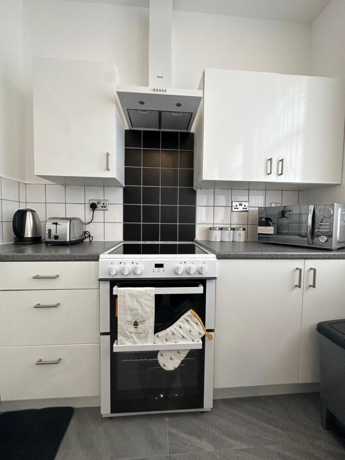 Apartment Lovely 2 Bedroom In Close To Centre And Stadium #1