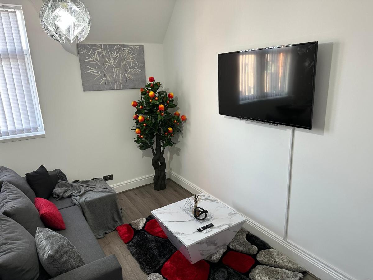Apartment Lovely 2 Bedroom In Close To Centre And Stadium #1 *