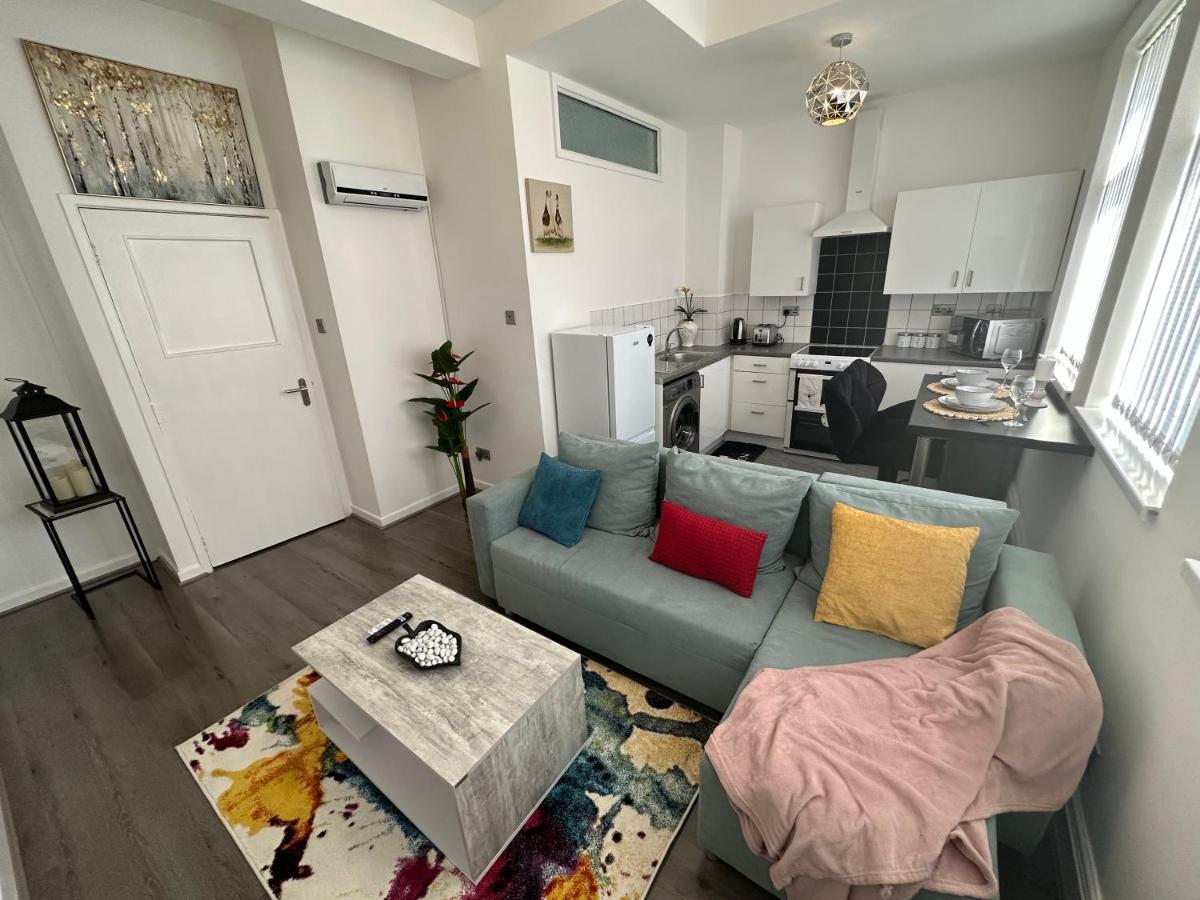 Apartment Lovely 2 Bedroom In Close To Centre And Stadium #1