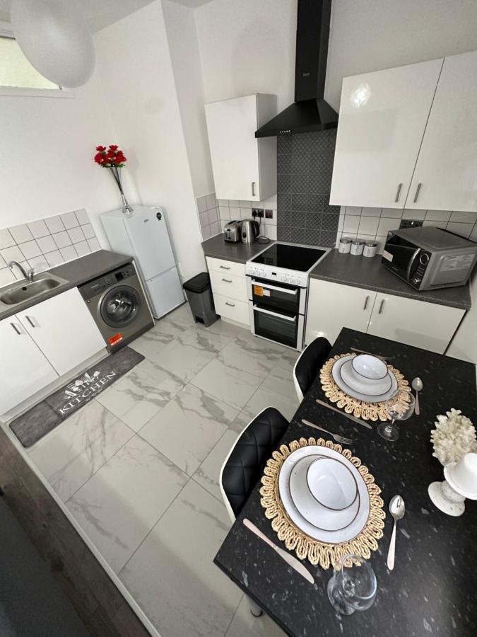 Lovely 2 Bedroom In Close To Centre And Stadium #1 Manchester