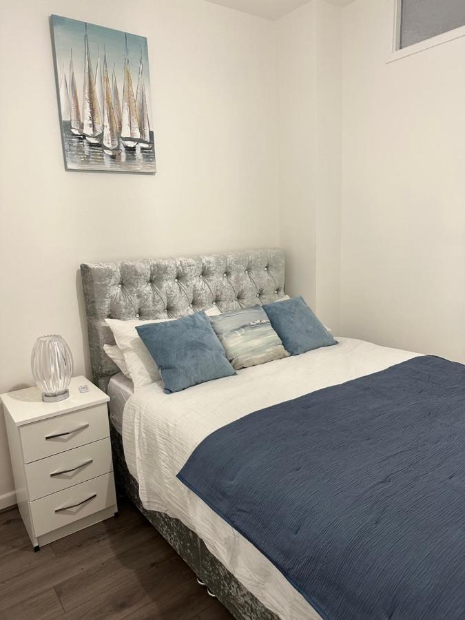 Lovely 2 Bedroom In Close To Centre And Stadium #1 *