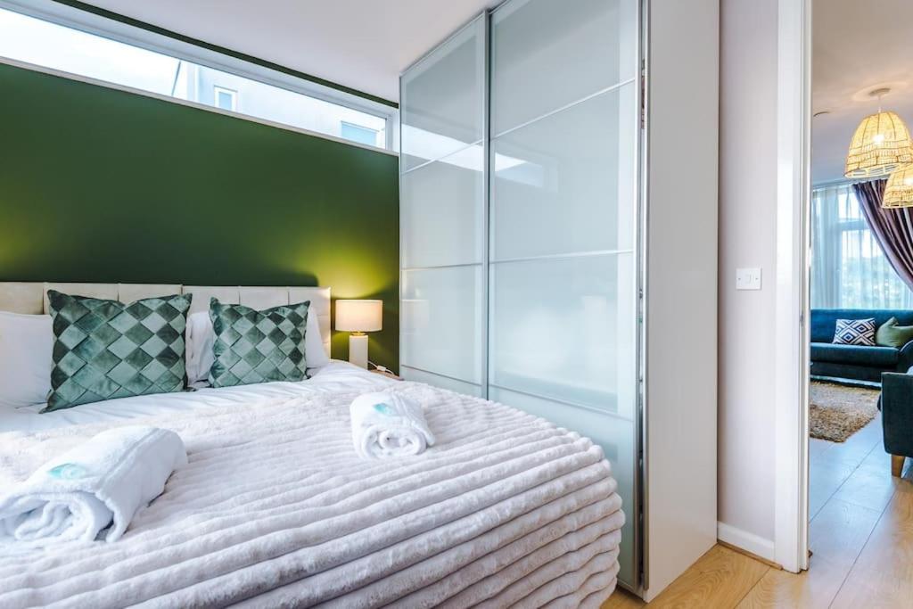 Tranquil 3 Bedroom Retreat With Parking *
