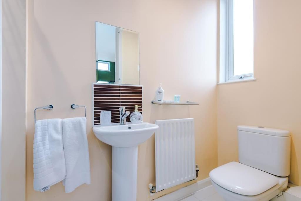 Holiday home Tranquil 3 Bedroom Retreat With Parking *