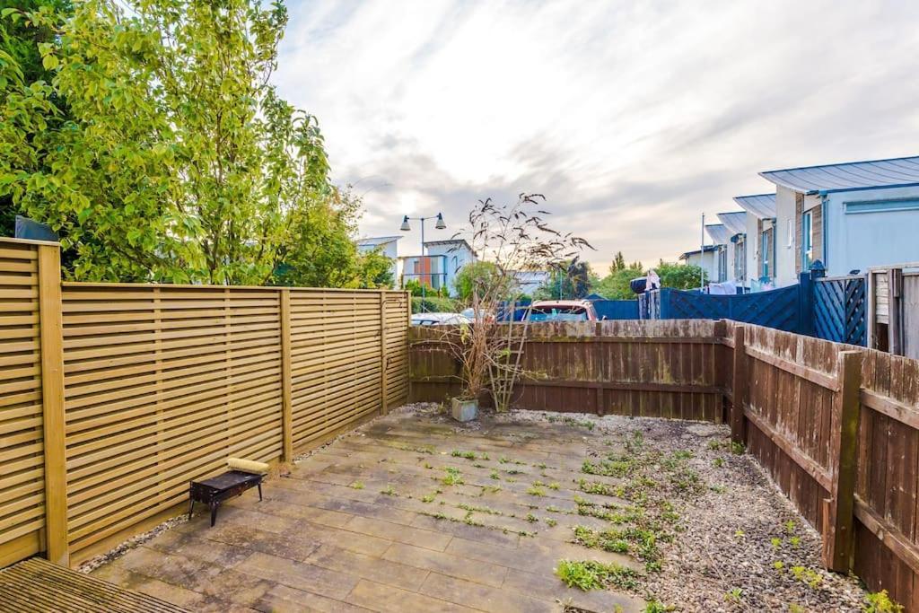 Tranquil 3 Bedroom Retreat With Parking *