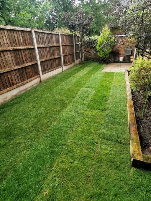 Villa Detached House With Gated Parking In Whalley Range *