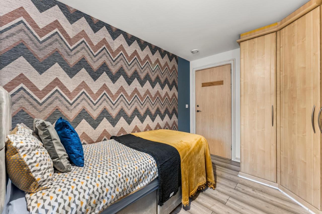 Large Central Manchester Apartment - Sleeps 8 Apartment