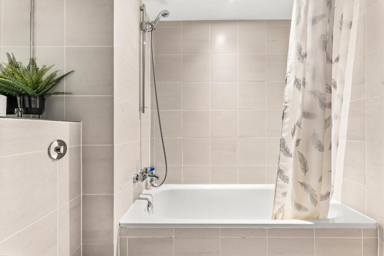 Large Central Manchester Apartment - Sleeps 8 Apartment