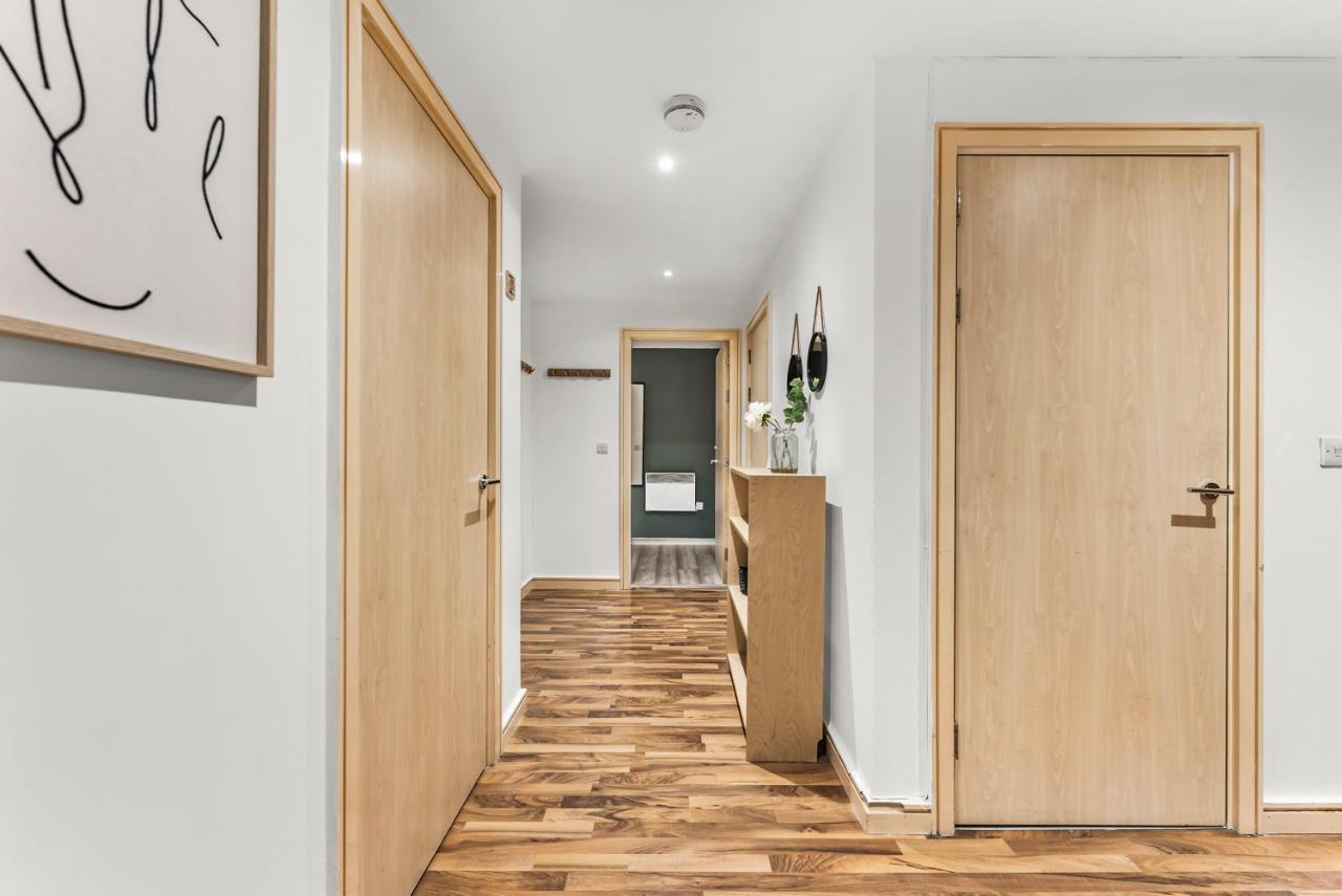 Large Central Manchester Apartment - Sleeps 8 Apartment