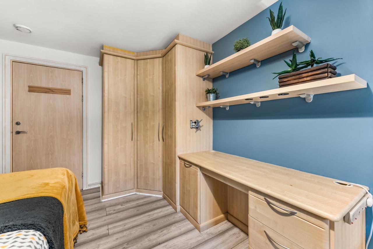 Large Central Manchester Apartment - Sleeps 8 Apartment *