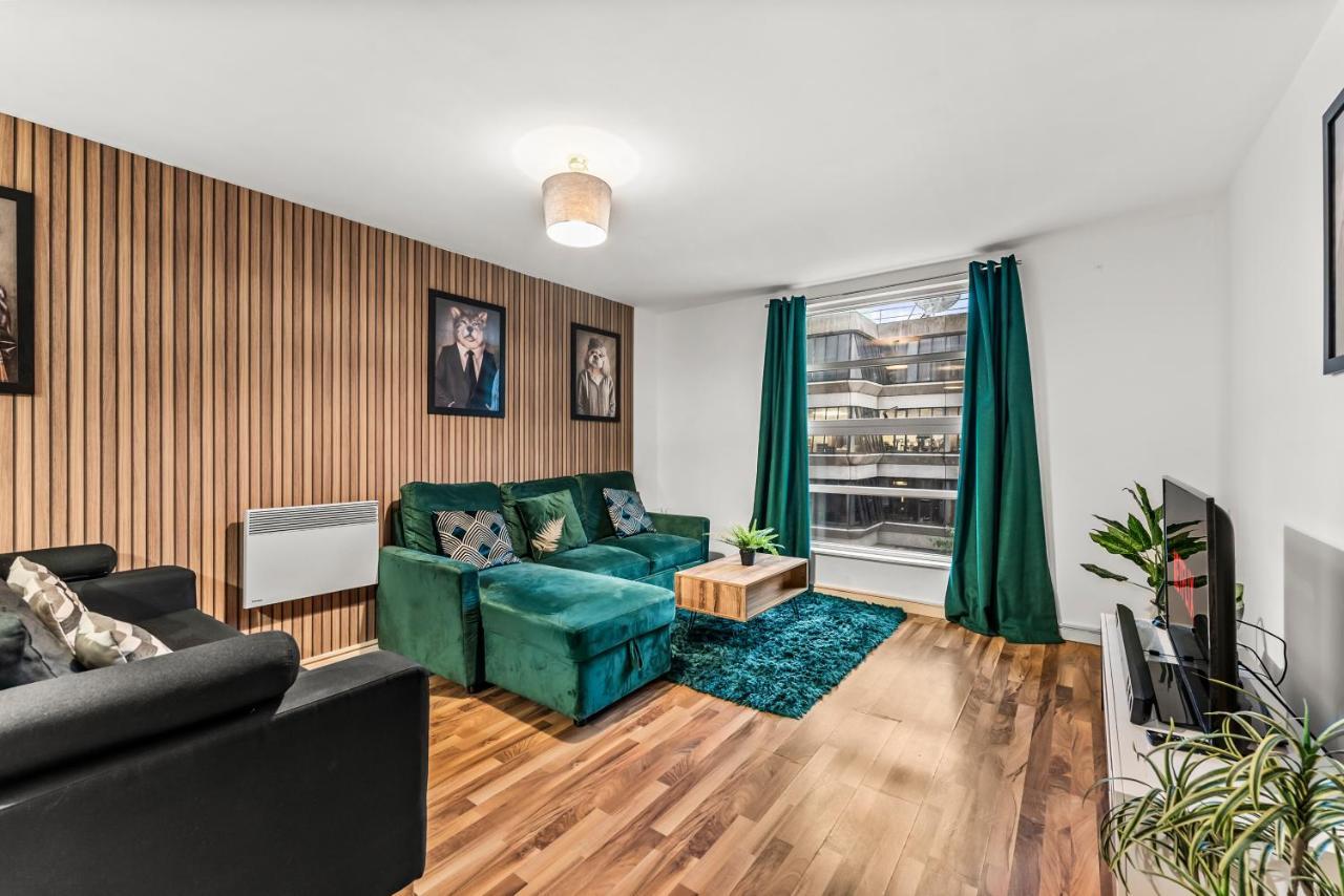Large Central Manchester Apartment - Sleeps 8 * Manchester