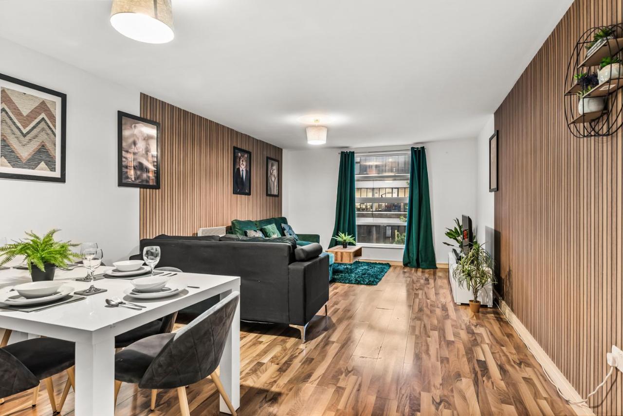 Large Central Manchester Apartment - Sleeps 8 Apartment