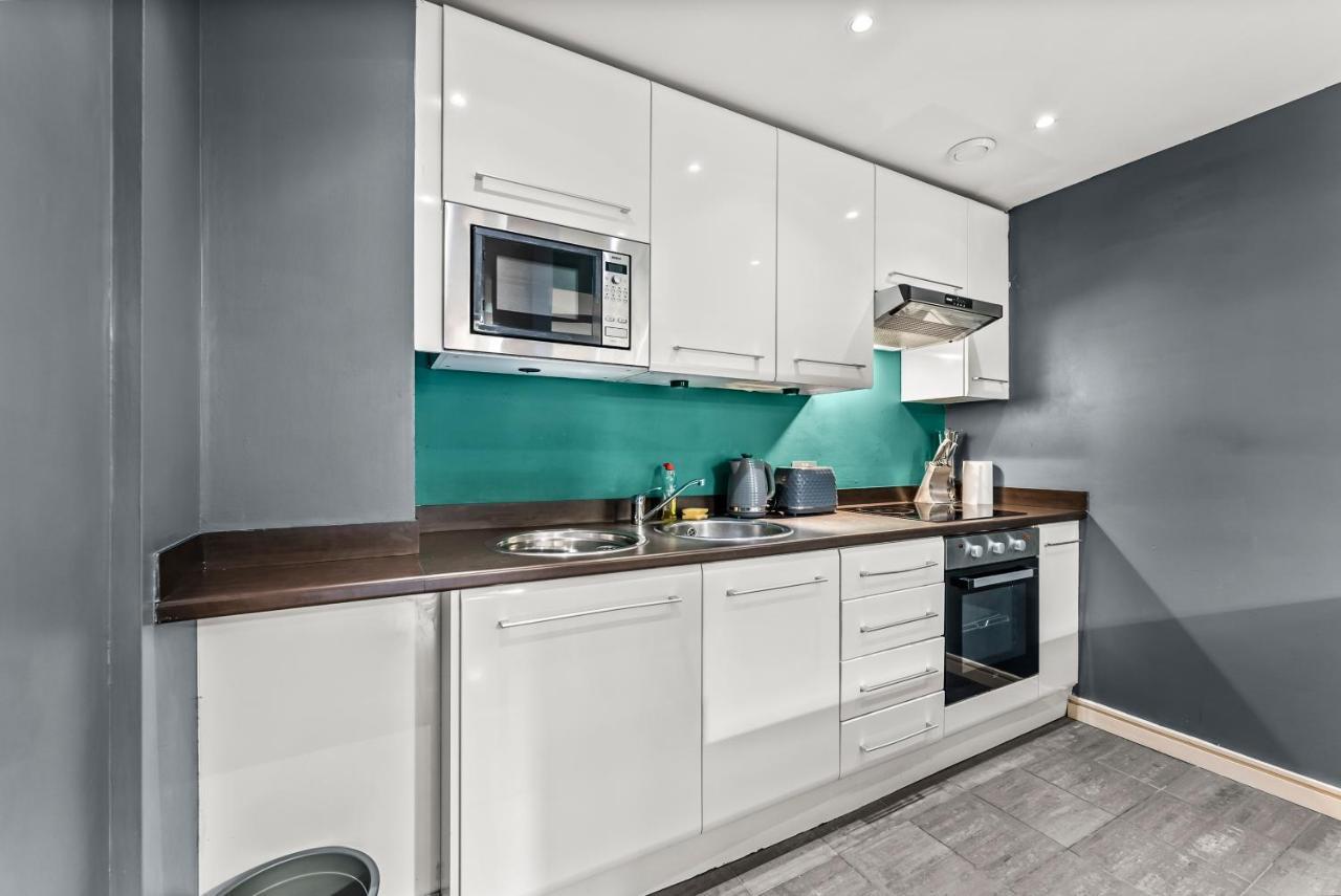 Large Central Manchester Apartment - Sleeps 8 Apartment *