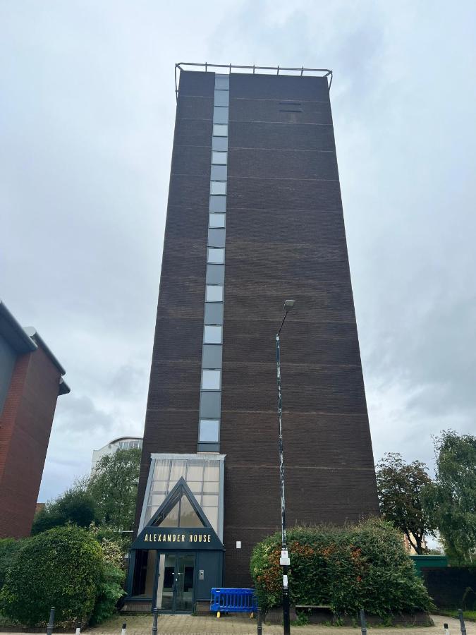 1 Bed Near Old Trafford With Free Car Park