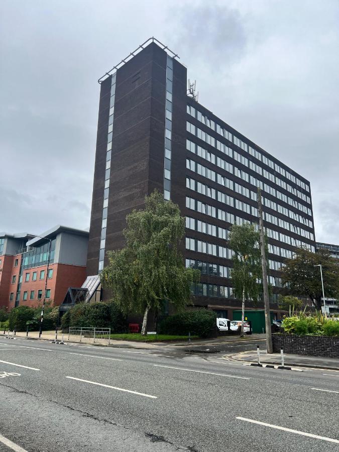 1 Bed Near Old Trafford With Free Car Park * Manchester