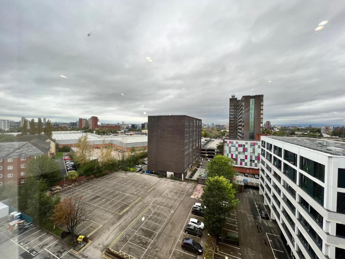 1 Bed Near Old Trafford With Free Car Park *