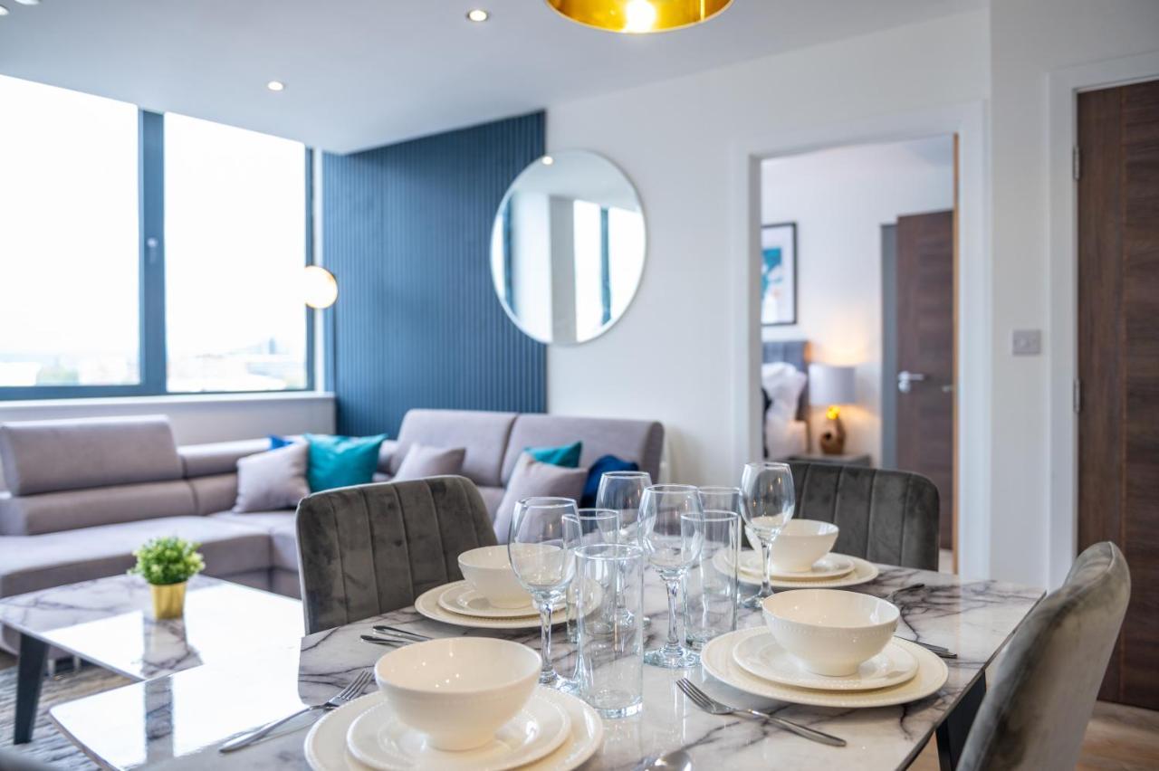 2 Bed - 5 Mins From Old Trafford Apartment