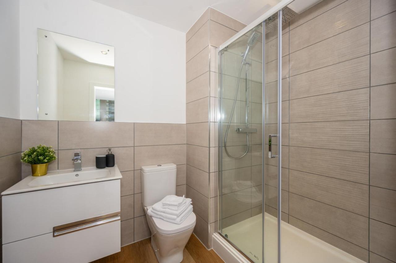 2 Bed - 5 Mins From Old Trafford Manchester