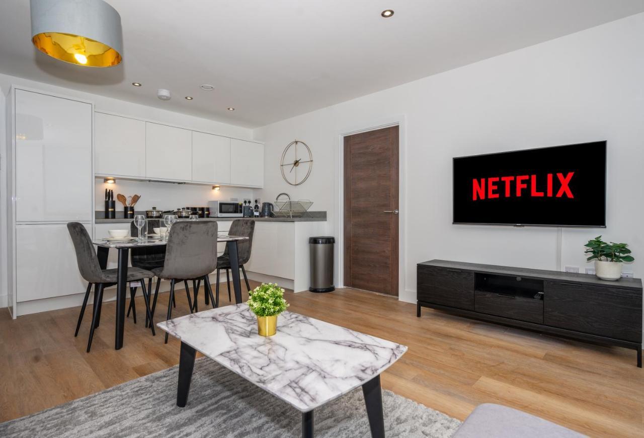 2 Bed - 5 Mins From Old Trafford * Manchester