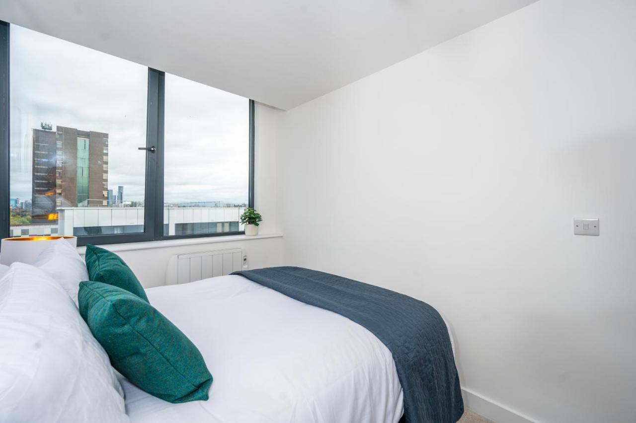 2 Bed - 5 Mins From Old Trafford *