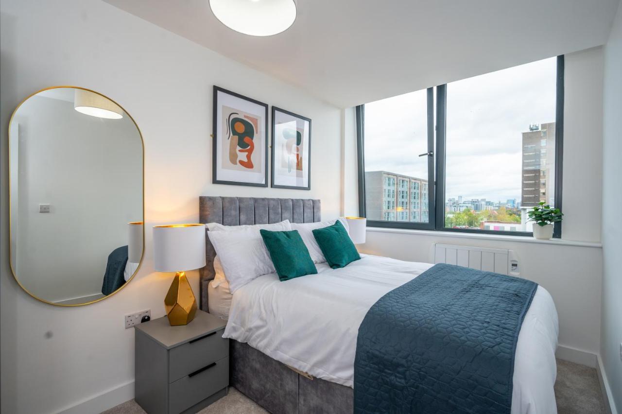 2 Bed - 5 Mins From Old Trafford Apartment *