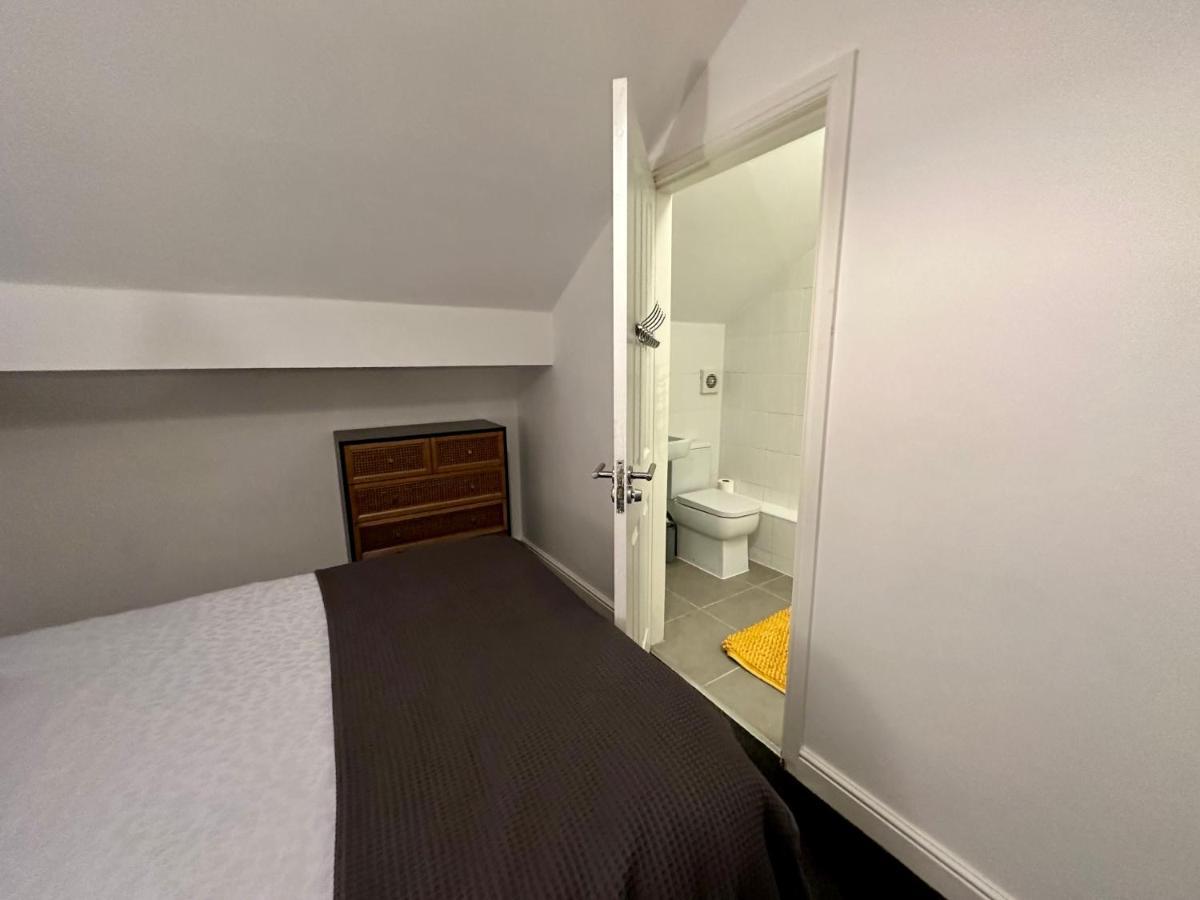 Stylish 4Br Townhouse On Stretford Marina - Waterside Stay In M32 Apartment Manchester