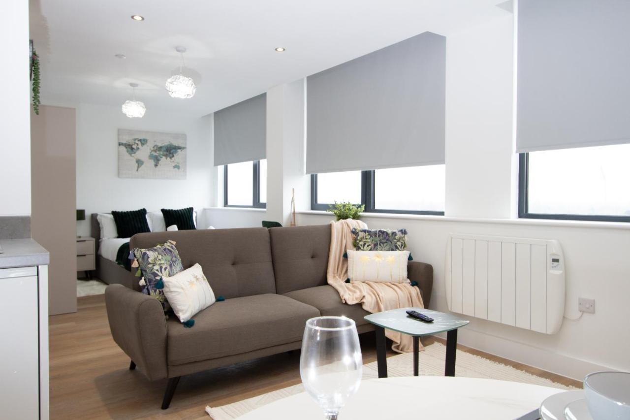 Stylish Overlooking Old Trafford Apartment Manchester