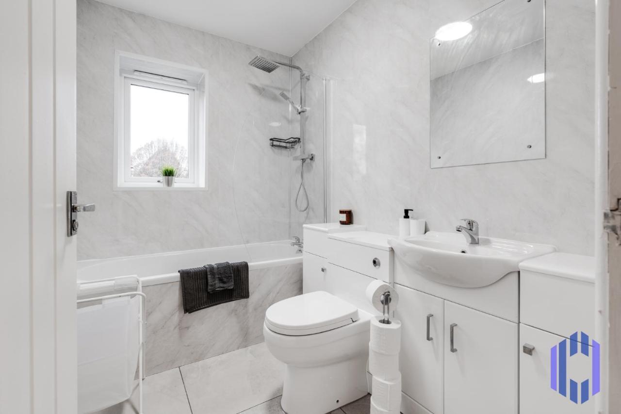 Vakantiehuis Stylish 4bd - Coop Live - Etihad - Parking - Ev *