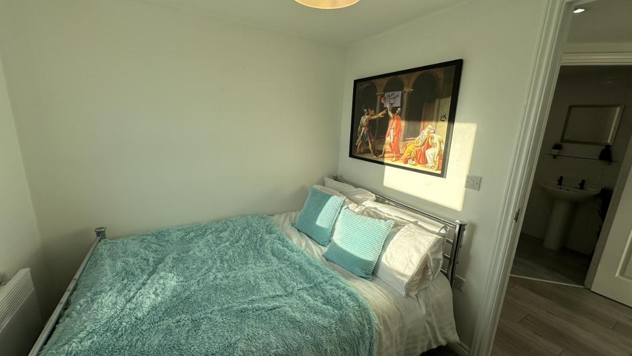 Lux Livin' - Luxury 2 Bed With Free Parking Manchester