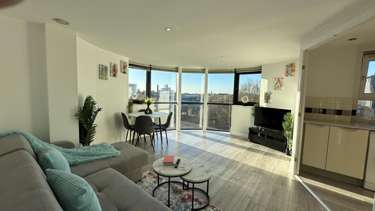 Apartment Lux Livin' - Luxury 2 Bed With Free Parking