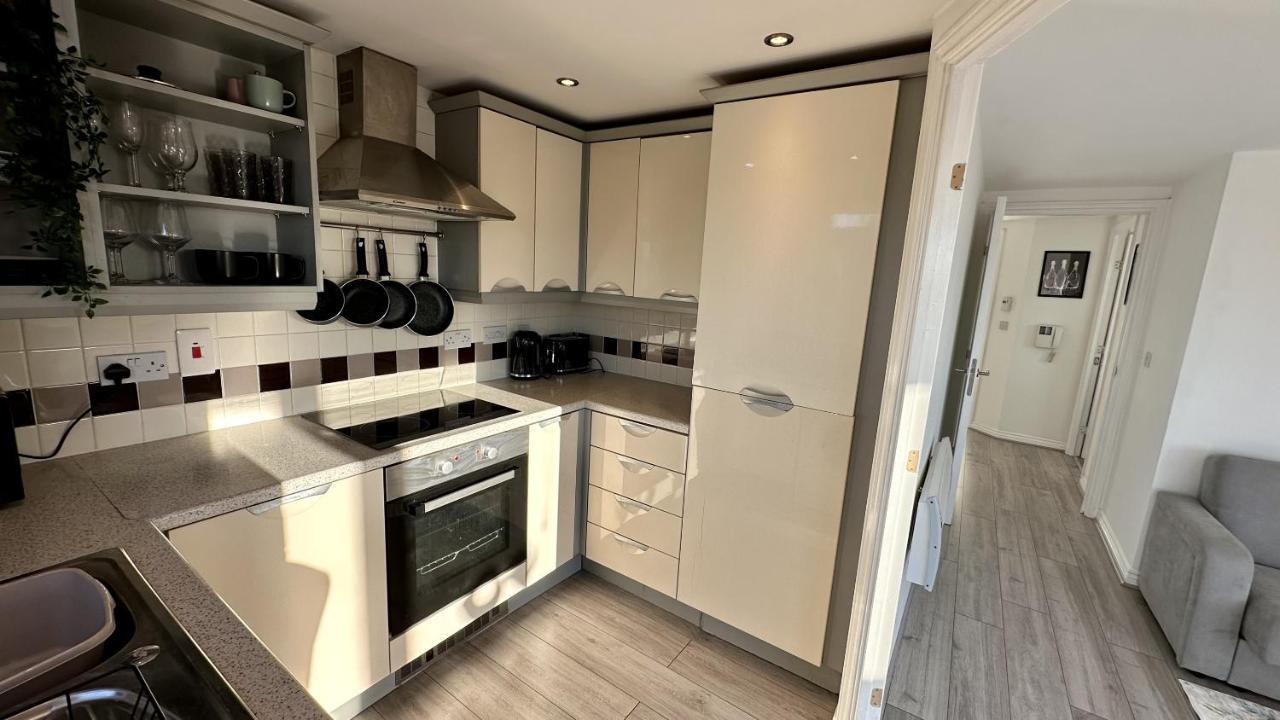 Apartment Lux Livin' - Luxury 2 Bed With Free Parking *