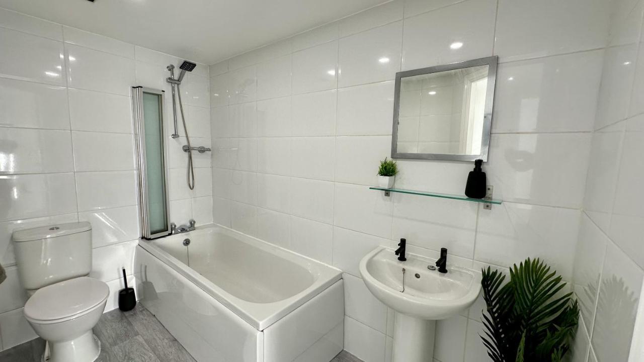 Apartment Lux Livin' - Luxury 2 Bed With Free Parking *