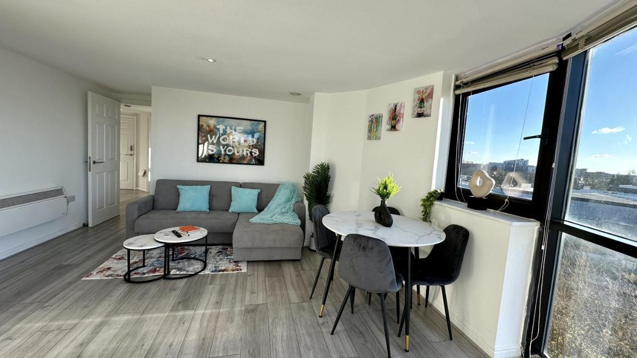 Lux Livin' - Luxury 2 Bed With Free Parking * Manchester