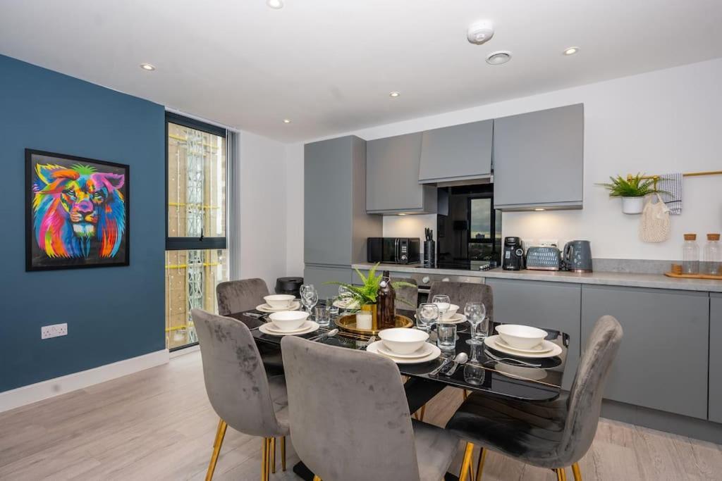 Stunning Brand New 3 Bed By Valore Services * Manchester