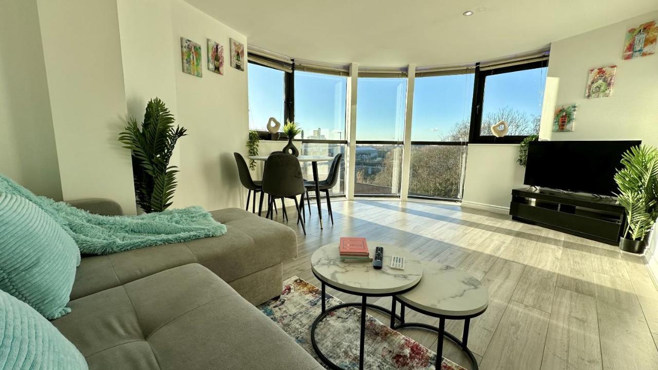 Apartment Lux Livin' - Luxury 2 Bed With Free Parking *