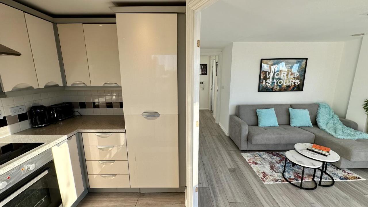 Lux Livin' - Luxury 2 Bed With Free Parking Apartment