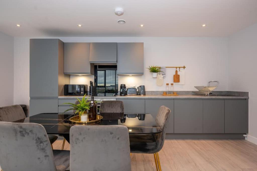 Stunning Brand New 3 Bed By Valore Services * Manchester