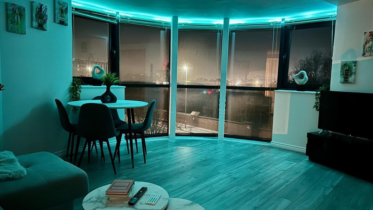 Apartment Lux Livin' - Luxury 2 Bed With Free Parking