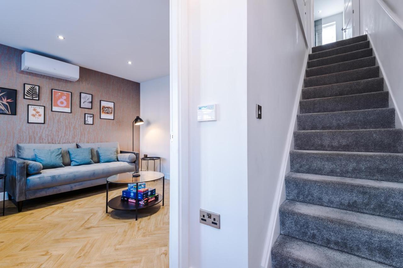 Holiday home 4 Bedroom Townhouse In - By Hilltop Serviced Manchester