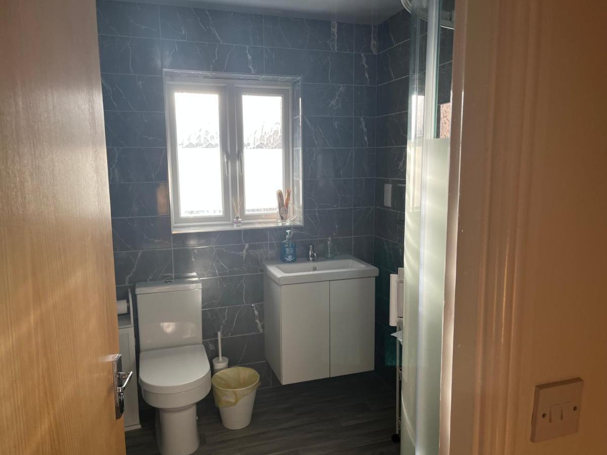 Cozy House With Free Parking Apartment *