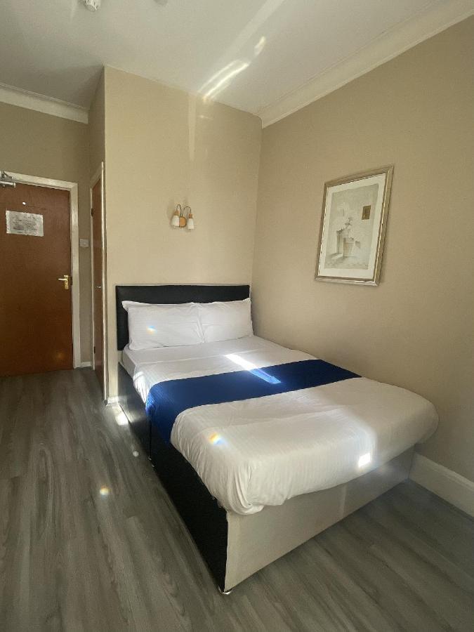 Park Crescent Hotel Bed & Breakfast Manchester