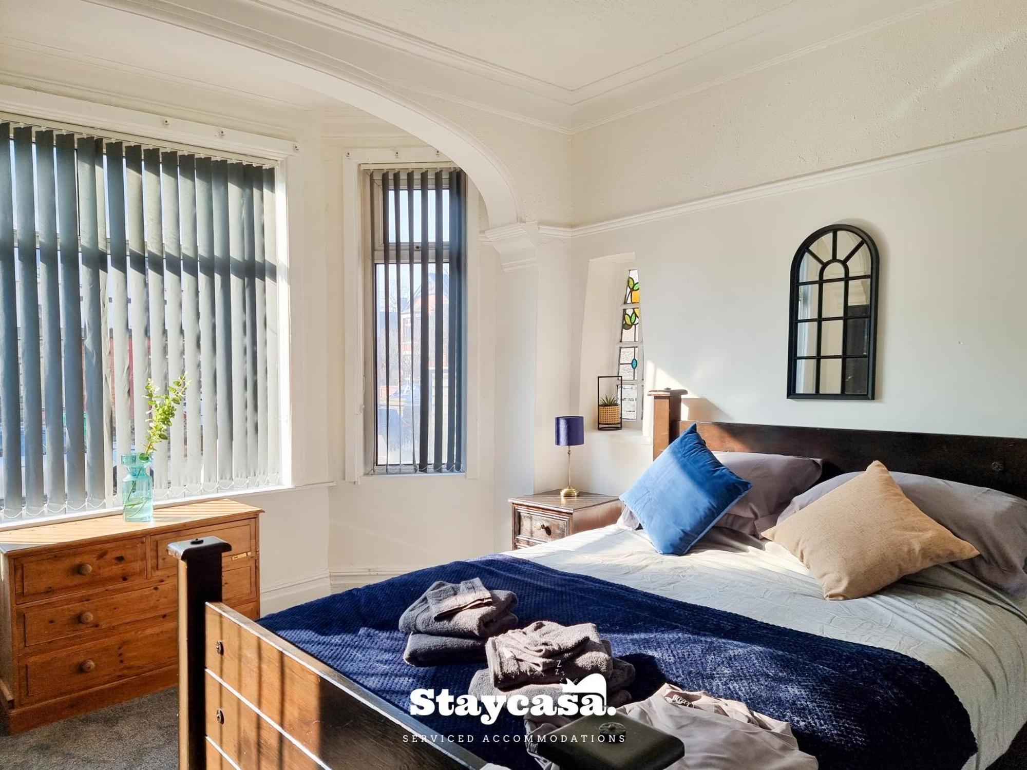 Spacious 6-Bed With Large Patio And Free Parking Holiday home