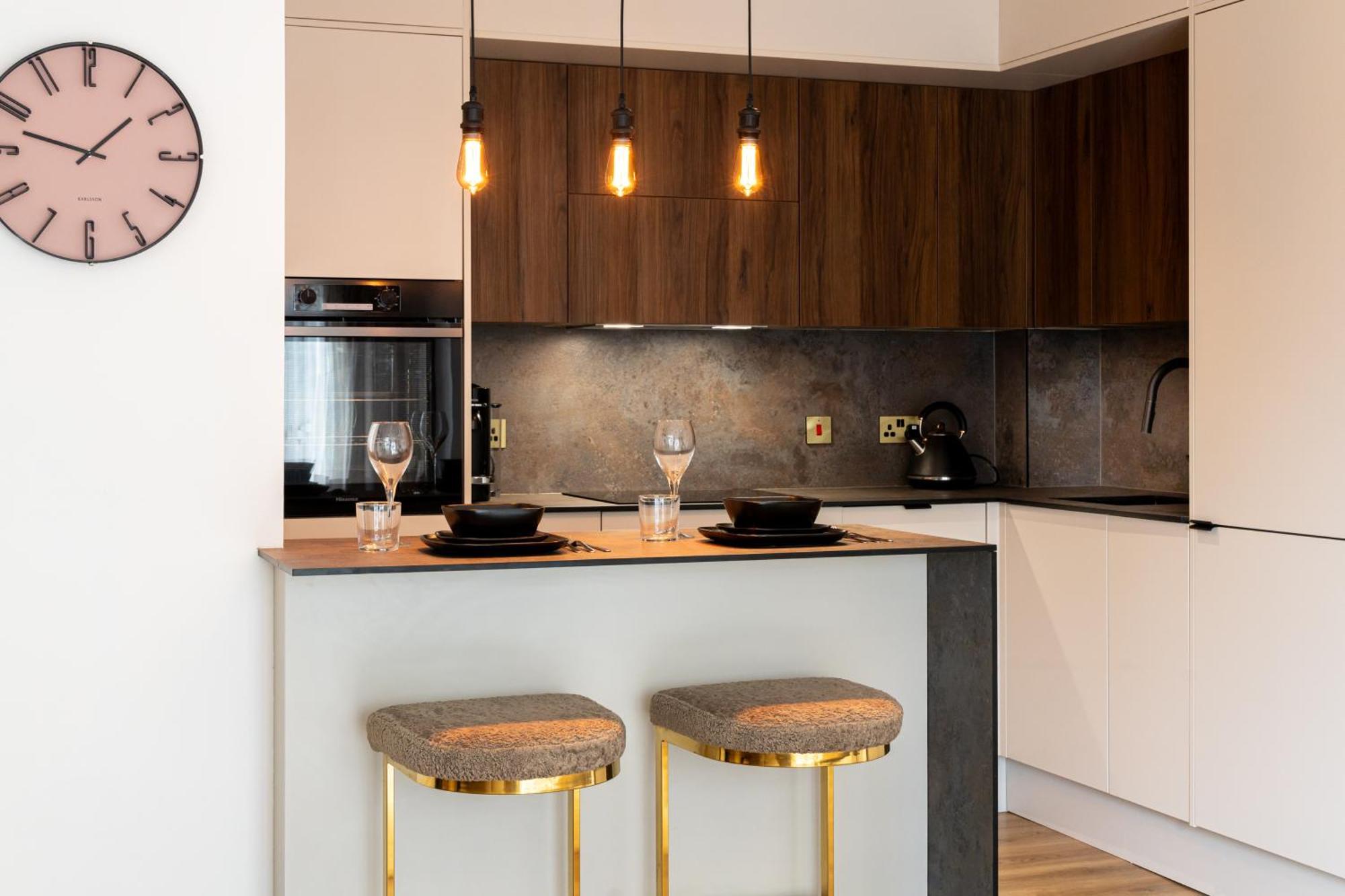 Luxurious Two-bed Stay: Mcr